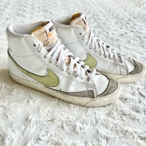 Nike Blazer Mid ‘77 Sneakers Shoes Womens 9 White Barely Volt CZ1055-108 *READ*